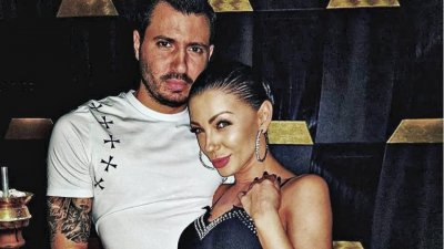 Емануела заби нов шамар на Мартин Елвиса