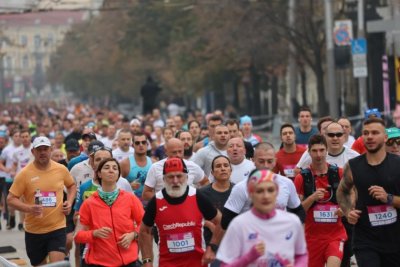 Маратон обърква движението в София
