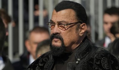 Стивън Сегал закова 200 кила!