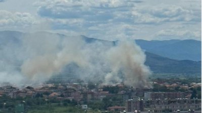 Пожар избухна в 3 жилищни сгради в Пловдив, евакуираха жителите