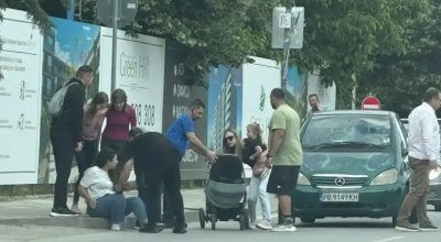 Джигит блъсна майка с количка на пешеходна в Пловдив 