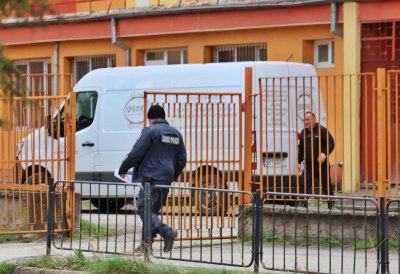 Задържаха младеж за бомбените заплахи към училища в Кърджали