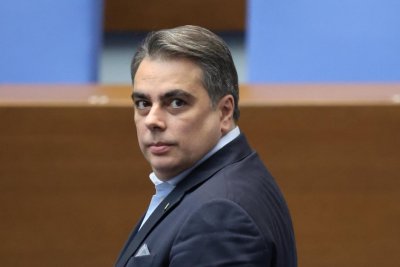 Асен Василев: Още като министър в кабинета "Янев" пуснах план за приемане на еврото