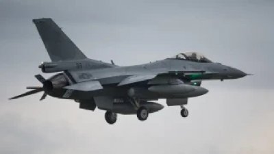 До часове! Вторият F16 идва в България
