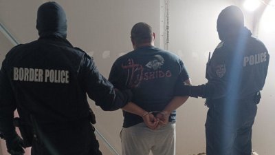 В 6 града: Спецоперация срещу канал за трафик на мигранти, има задържани