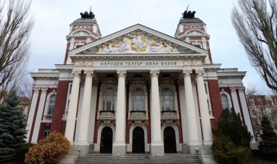За 200 бона: Народният театър обяви поръчка за самолетни билети до 237 дестинации