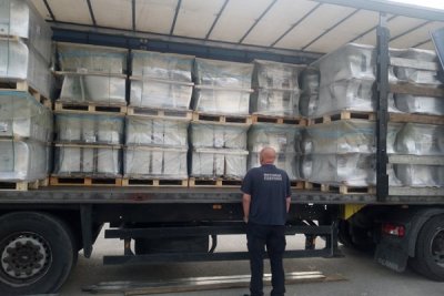 Хванаха над 135 хил. къса цигари, скрити в казанчета за тоалетни (СНИМКИ)