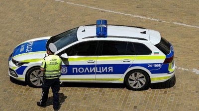 Пипнаха вандал, потрошил два микробуса на общината във Вършец