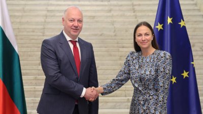 Желязков обсъди темата за еврото с Ева Майдел