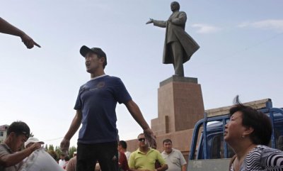 Киргизстан махна импозантна статуя на Ленин от втория си по големина град