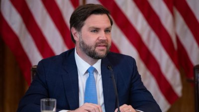 Джей Ди Ванс потвърди подкрепата си за Тръмп на фона на скандала с Мъск