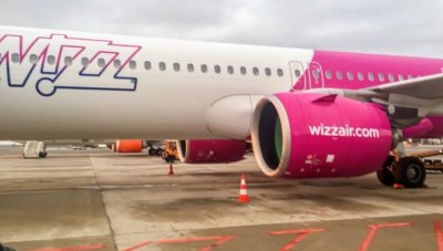 Дефектни двигатели спряха над 40 самолета на Wizz Air