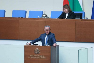 Със скандал между хората на Ахмед Доган и на Делян