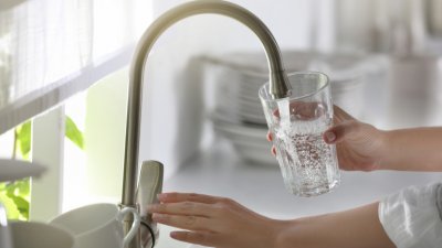 Водата в София мирише на тиня, но е безопасна 