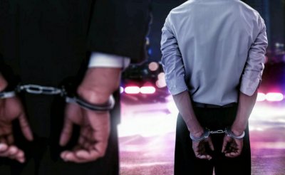 Закопчаха престъпно дуо, нападнали мъж пред казино в Търново и го ограбили