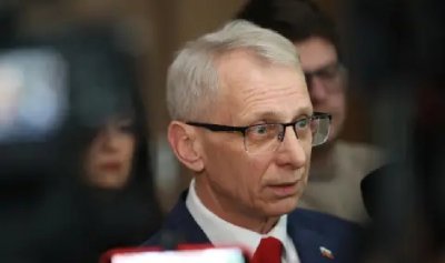 Акад. Денков: Държавният глава тича по пистата на популизма