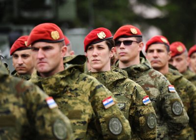Хърватия връща задължителната военна служба