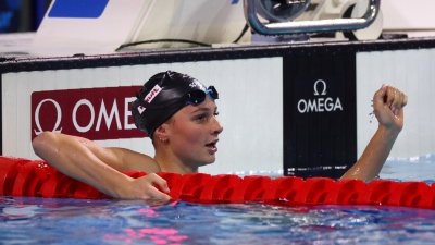 18-годишна подобри световен рекорд в плуването с повече от секунда 