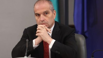 Караджов с извънредни мерки след инцидента с товарния влак край Сливен