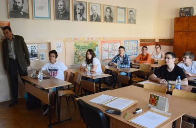 Скандал в бургаско училище: Родители искат изключването на осмокласничка, тормозила децата им