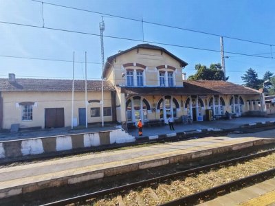 Откриха мъж в безпомощно състояние след побой на гарата в Бойчиновци