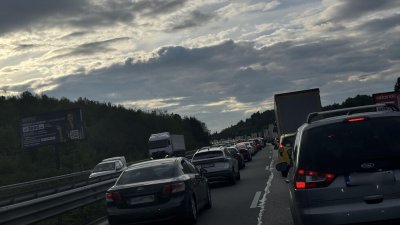 Аварирал тир затруднява движението по „Тракия”