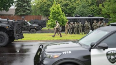Брутално посегателство: Застреляха американска депутатка и съпруга ѝ в дома им