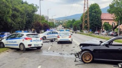 Ето кой е шофьорът, избягал след катастрофа с ранени полицаи в София