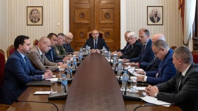 Радев свика службите на спешна среща заради напрежението в Близкия изток