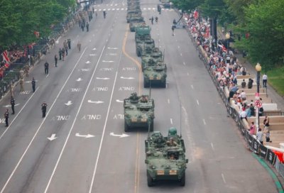 Тръмп направи грандиозен военен парад напук на протестите срещу политиките му (ВИДЕО)