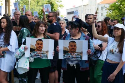 Над 500 души се събраха на протест във Варна заради смъртта на Явор Георгиев