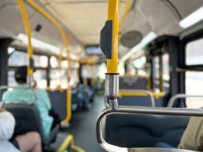 Оставиха в ареста бабаит, ударил пътник в автобус в София