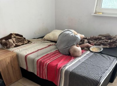 Дядо от дом във Варна: Цял живот съм работил в Института за пшеницата, а тук се моля за филия хляб