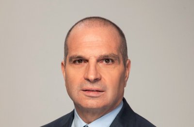 Караджов действа с размах: Отнема лиценза на наземния оператор на летището