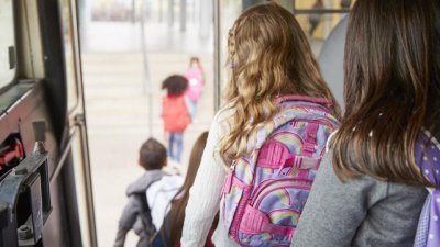 БОНУС ЗА ВАКАНЦИЯТА: Безплатна карта за градския транспорт за децата до 14 г.