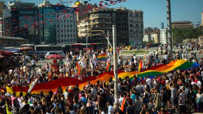 Валийството барикадира Истанбул, за да спре гей парада 
