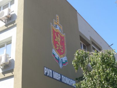 Двама задържани за разпространение на наркотици в Поморие