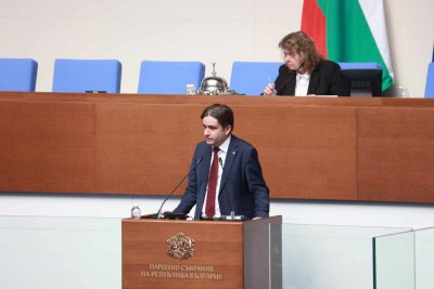 Божанов с решение: Веригите всеки ден да публикуват цените си, Спецов плаши хората 