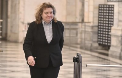 Киселова с късно обяснение: 10 часа чакала българи с "Еърбъс"-а да ги кара към София 
