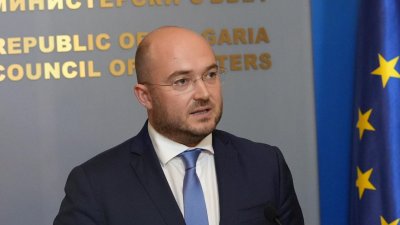 Правосъдният министър се договори с адвокатите за спиране на стачката