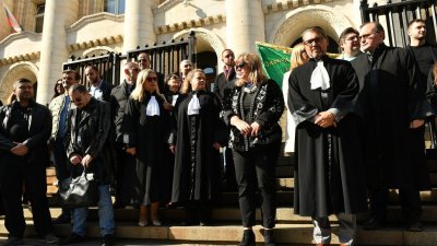 Адвокатите спират стачката 