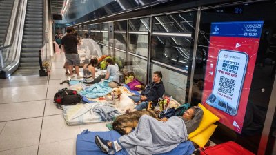 Станциите на метрото в Тел Авив се превърнаха в бункери