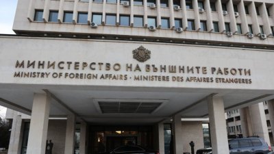 Властите успокояват: Няма непосредствена заплаха за България