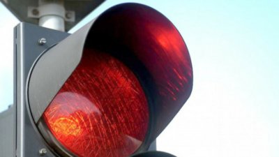 Моторист блъсна дете, пресичало на червено във Варна