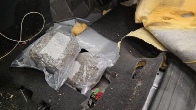 Задържаха турчин и белгиец с близо 27 кг марихуана на "Калотина" (СНИМКИ)