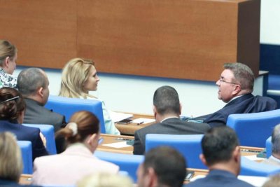 Депутатите отново покриха Даниел Митов и имунитетите на "Възраждане"