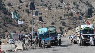 13 пакистански войници загинаха при самоубийствен атентат до Афганистан