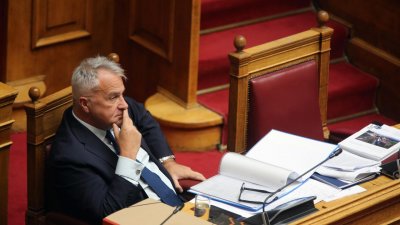 Скандал със субсидии "взе главите" на гръцки министри