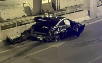Гъзар със спортна кола предизвика тежка катастрофа във Варна, 3 автомобила са смачкани (СНИМКИ)