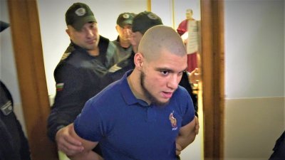 Даниел Митов призова прокурорския син да се предаде